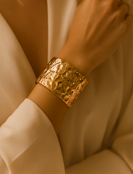 IMPÉRIA · Pulseira Rígida Dourada em Aço Inoxidável